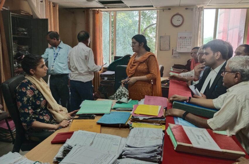  जिलाधिकारी श्रीमती सोनिका द्वारा तहसील दिवस पर तहसील सदर में कैम्प आयोजित किया