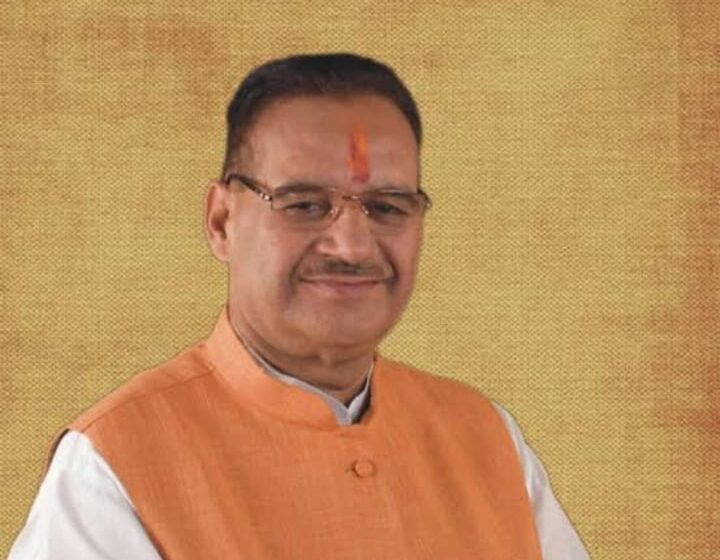  रामगढ़ पहुँचे कृषि मंत्री गणेश जोशी ने किसानों से की मुलाकात