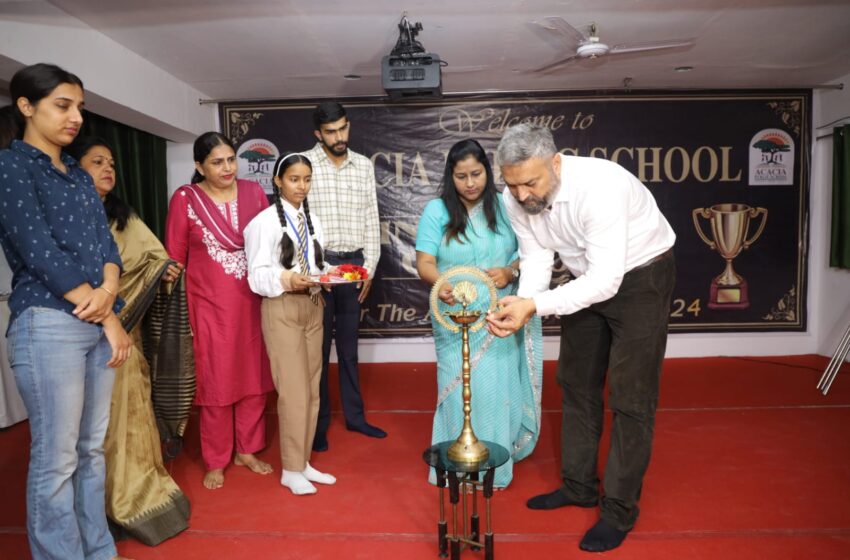  अकेशिया स्कूल की हेड गर्ल अंजली रावत व हेड बॉय सौरभ शाह बने