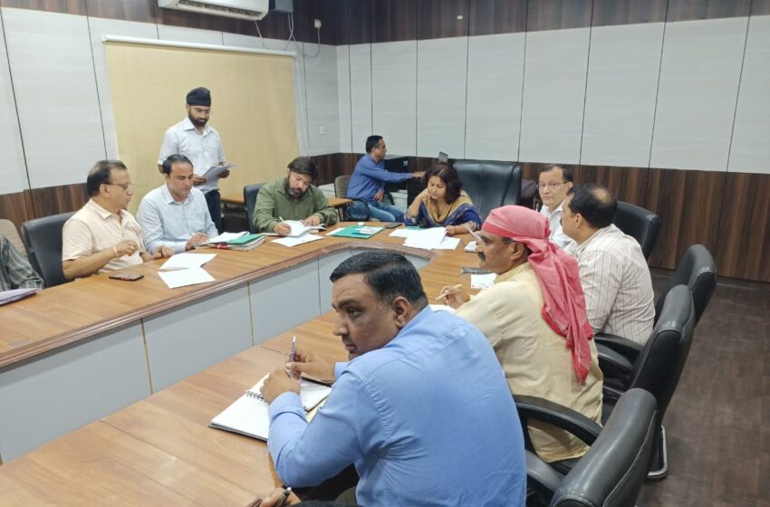  मुख्य विकास अधिकारी सुश्री झरना कमठान की अध्यक्षता में जिला गंगा सुरक्षा समिति की बैठक आहूत की गई