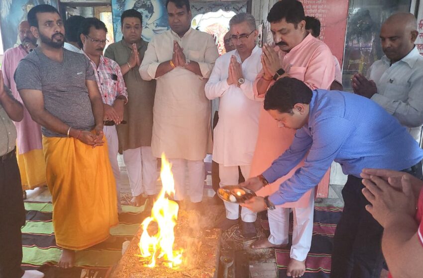  भारतीय जनता पार्टी, अंबेडकर नगर मंडल राजपुर रोड विधानसभा द्वारा घंटाघर स्थित पंचायती मंदिर में चंद्रयान-3 की सफल लैंडिंग की कामना हेतू एक यज्ञ का आयोजन किया