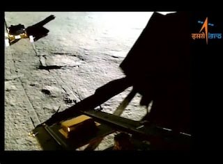  ‘शिव शक्ति’ प्वॉइंट पर चांद के रहस्यों की खोज में जुटा प्रज्ञान रोवर, इसरो ने जारी किया VIDEO