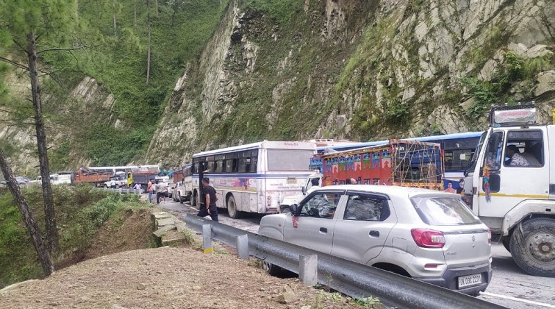  टनकपुर-चम्पावत नेशनल हाईवे पर 16 घंटे तक ठप रही आवाजाही