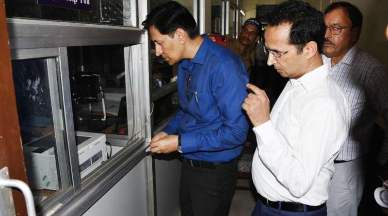  कुमाऊं मंडल आयुक्त दीपक रावत ने सब रजिस्ट्रार कार्यालय का किया निरीक्षण