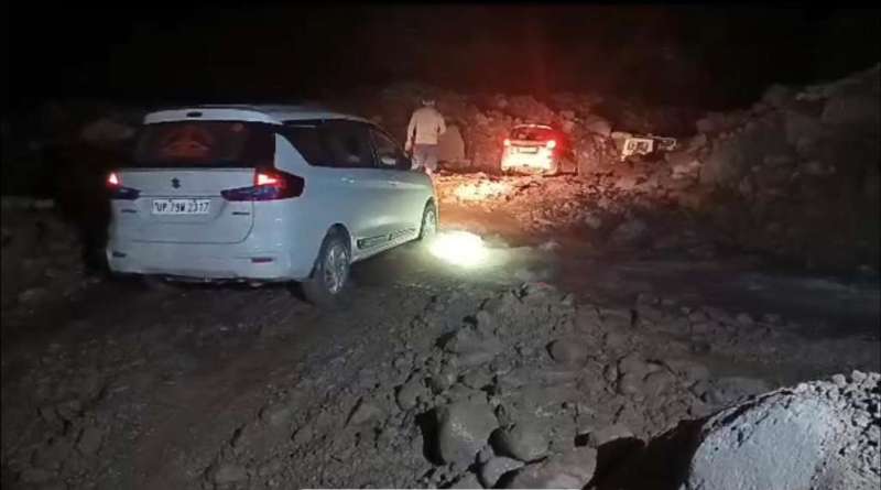  तीन दिन बाद खुला टनकपुर-पूर्णागिरी मार्ग, तीर्थयात्रियोें ने ली राहत की सांस