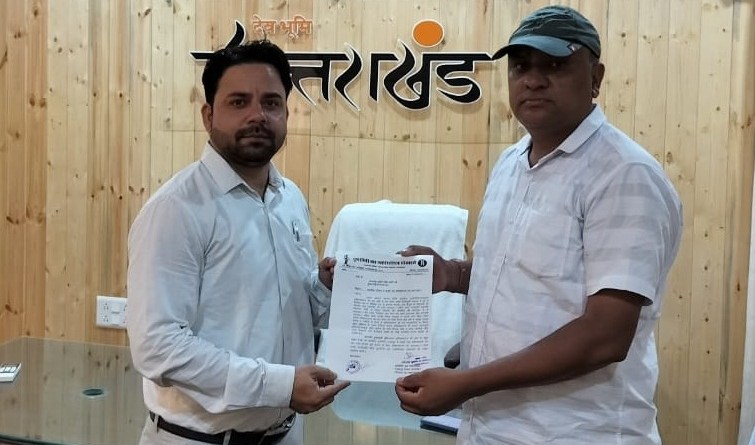  बार भवन का कार्य पूर्ण कराए जाने के लिए सीएम से की 10 लाख की मांग