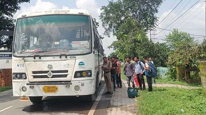  परिवहन निगम की बस में आग लगने से मचा हड़कंप, सभी यात्रियों को निकाला गया सुरक्षित