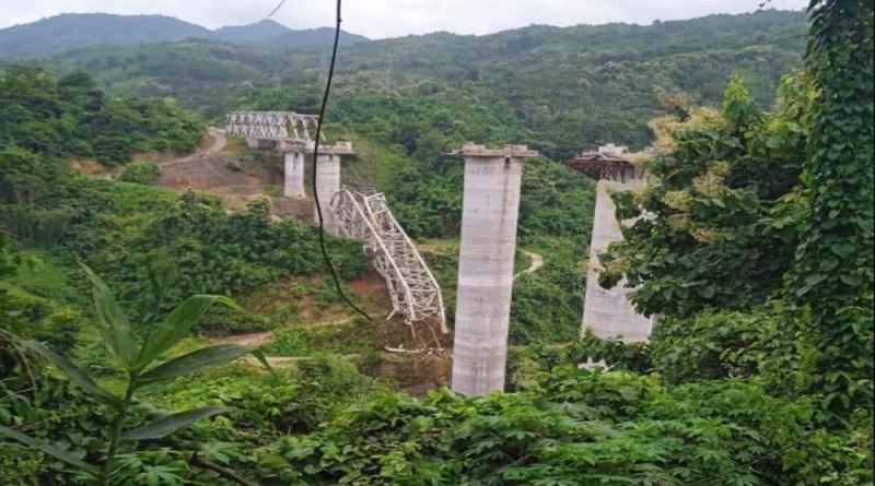  रेलवे का निर्माणाधीन पुल गिरा, 17 की मौत, कई लोगों के नीचे दबे होने की आशंका