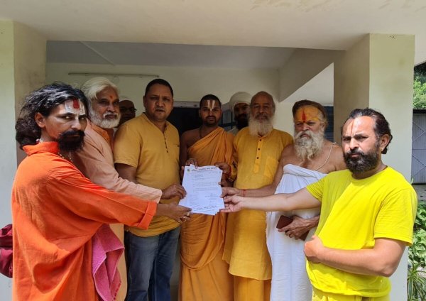  संतों ने की शराब के डिपार्टमेंट स्टोर को निरस्त करने की मांग