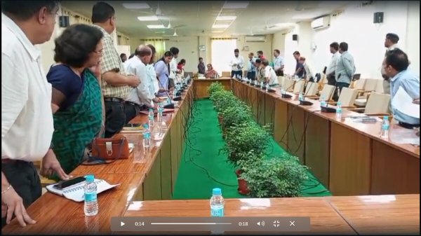  बैठक में अधिकारियों और कर्मचारियों के देर से आने पर स्पीकर ने जताई नाराजगी