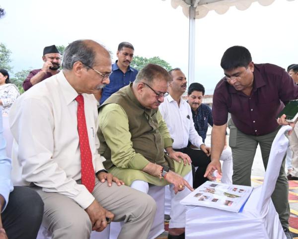  सैनिक कल्याण मंत्री ने सैन्यधाम निर्माण की धीमी गति पर लगाई फटकार