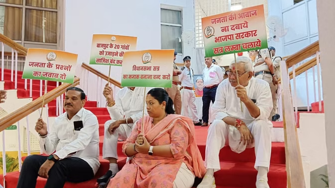  विस मानसून सत्र शुरू, स्व.चंदन रामदास को दी श्रद्धांजलि, धरने पर बैठे कांग्रेस विधायक