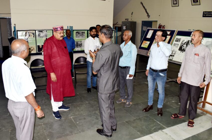  महाराज ने किया राजकीय अभिलेखागार का औचक निरीक्षण