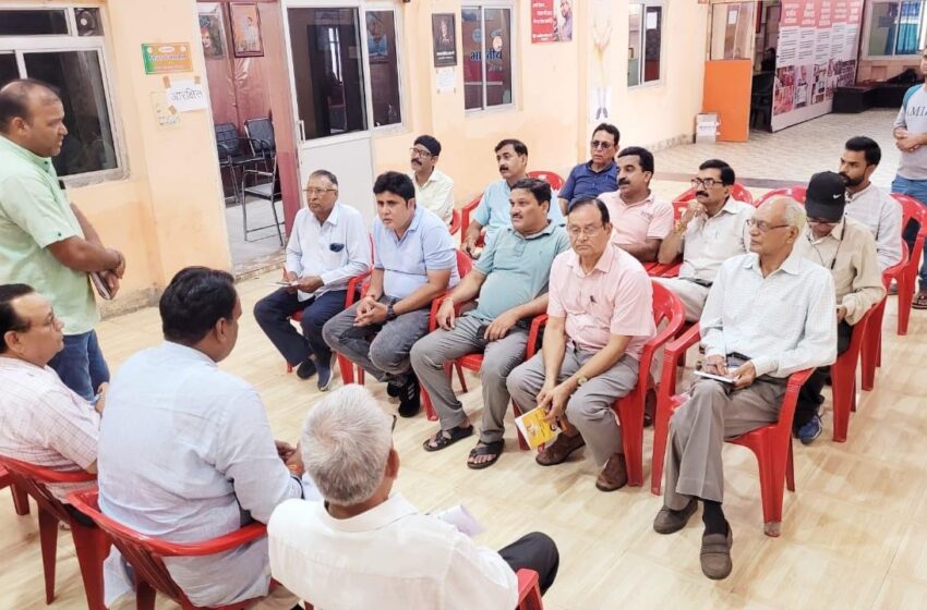  भारतीय जनता पार्टी महानगर कार्यालय पर वोटर चेतन अभियान को लेकर महानगर के सभी विधानसभा संयोजक सहसंयोजक बैठक आयोजित की