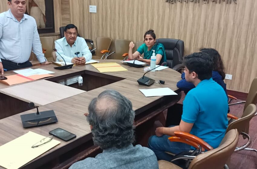  जिलाधिकारी श्रीमती सोनिका ने जनपद में अवस्थित ब्लड बैंक के प्रभारी एवं लैब संचालकों/प्रबन्धकों/प्रतिनिधियों के साथ बैठक की।