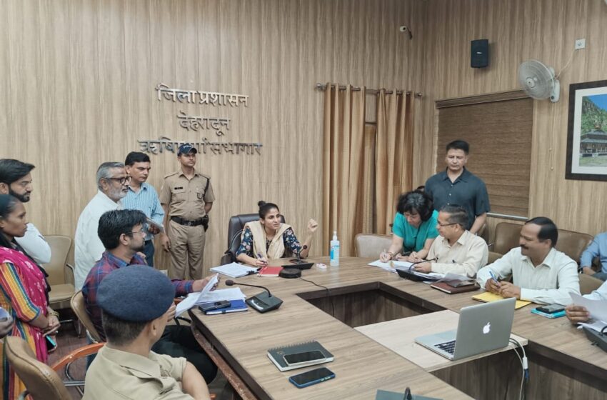  जिलाधिकारी श्रीमती सोनिका की अध्यक्षता में ऋषिपर्णा सभागार कलेक्टेªट में जनसुनवाई का आयोजन किया