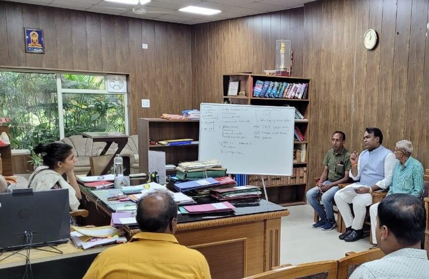  भारतीय जनता पार्टी महानगर के अध्यक्ष सिद्धार्थ उमेश अग्रवाल के नेतृत्व में कुम्हार समाज के हस्तशिल्पकार प्रतिनिधि मंडल द्वारा आज देहरादून के जिलाधिकारी से विशेष विषय पर चर्चा करने के लिए भेंट की