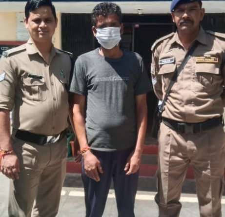  शराब के नशे में 112 पर भ्रामक सूचना देने वाले लोहाघाट पुलिस ने किया 10 हजार का चालान