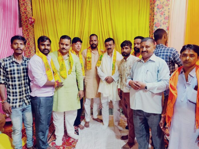  गणेश महोत्सव में पहुंचे भाजपा ज़िला अध्यक्ष क्षेत्र की खुशहाली व सुख समृद्धि की कामना
