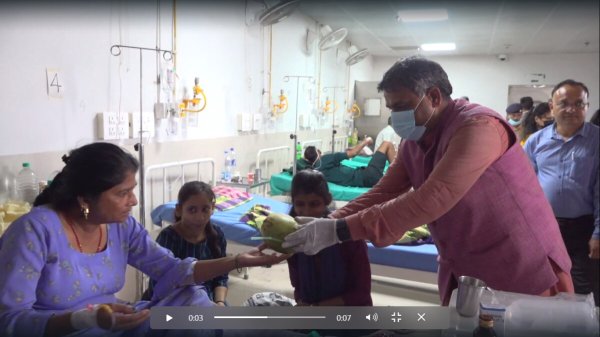  मुख्यमंत्री के जन्मदिन पर वितरित किया नारियल पानी