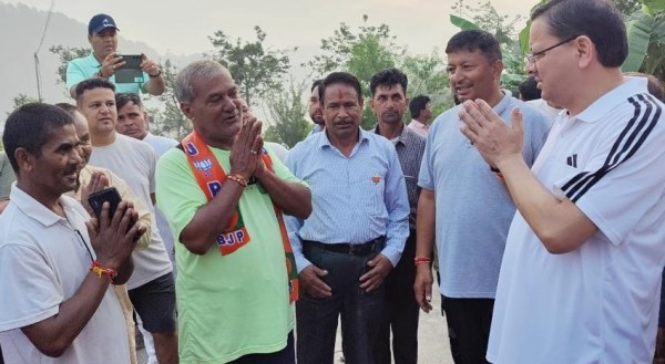  मुख्यमंत्री धामी पहुंचे भौन खोला, ग्रामीणों का हालचाल जाना