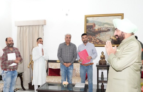  राज्यपाल ने पूर्व सैनिकों और उनके आश्रितों की सुनी समस्याएं