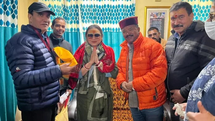  अभिनेत्री रानी मुखर्जी पहुंचीं बदरीनाथ धाम, बाबा बदरी विशाल के किए दर्शन