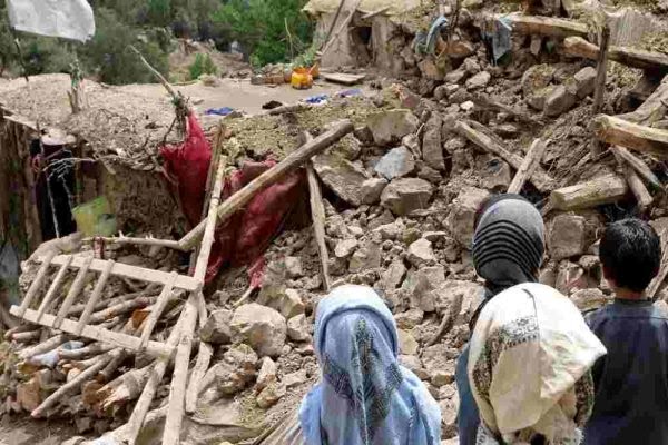  अफगानिस्तान में आए शक्तिशाली भूकंप में 2,000 लोगों की मौत, 465 मकान जमींदोज