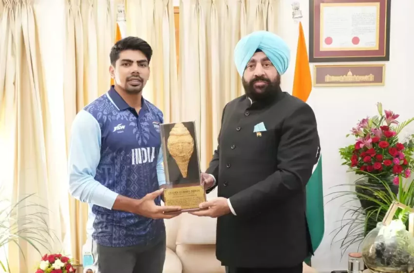  कबड्डी टीम के कप्तान पवन सहरावत ने राज्यपाल से की शिष्टाचार भेंट