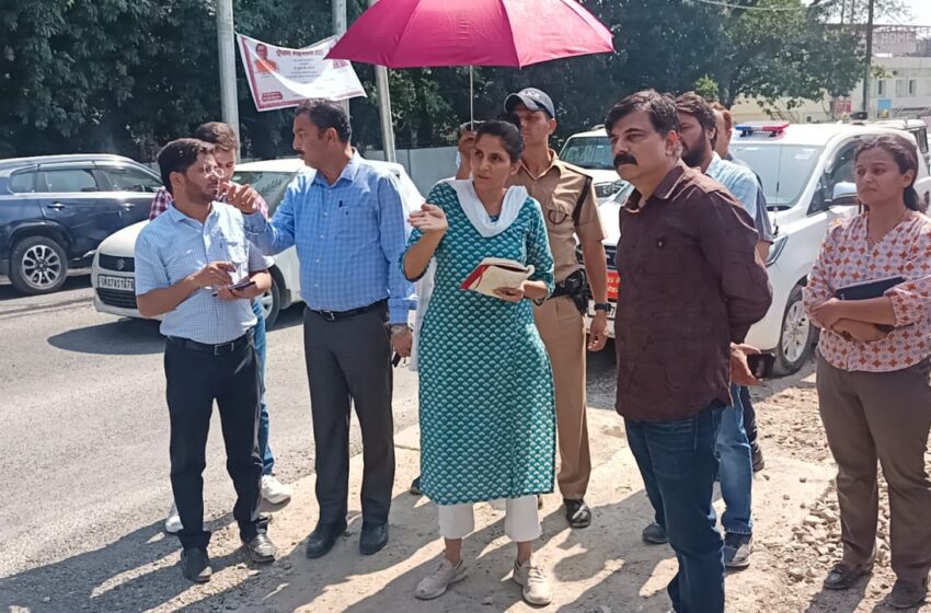 जिलाधिकारी श्रीमती सोनिका ने आज शहर में संचालित हो निर्माण कार्यों का स्थलीय किया।