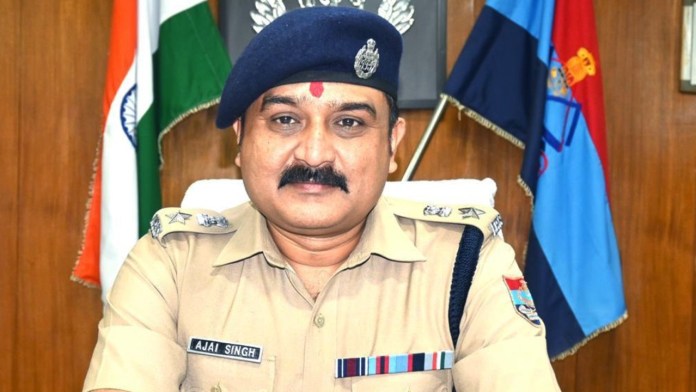  महानगर के अध्यक्ष सिद्धार्थ उमेश अग्रवाल के पास चमन विहार माजरा निवासी एक परिवार मिलने आया