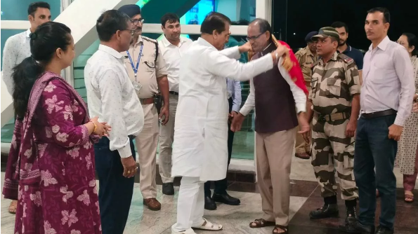  उत्तराखंड दौरे पर आए मध्य प्रदेश के सीएम शिवराज,संत समाज का आशीर्वाद लेकर ही चुनाव अभियान की शुरुआत