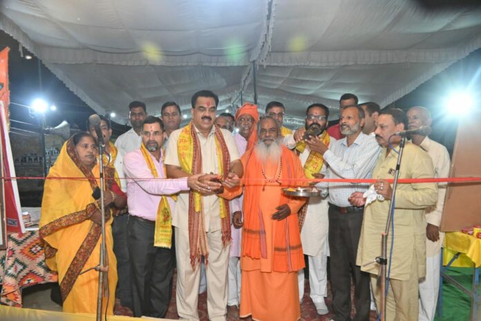  दूधिया नगर में मर्यादा पुरुषोत्तम प्रभु श्री राम की लीला का पूर्व विधायक राजकुमार ठुकराल ने दीप प्रज्ज्वलित कर किया शुभारंभ