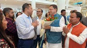  वैश्विक निवेशक सम्मेलन के रोड शो के लिए दुबई पहुंचे सीएम धामी