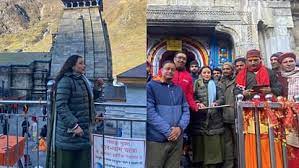  बाबा केदार के दर्शन के लिए केदारनाथ धाम पहुंची बॉलीवुड अभिनेत्री रानी मुखर्जी, झलक पाने को बेताब दिखे प्रशंसक