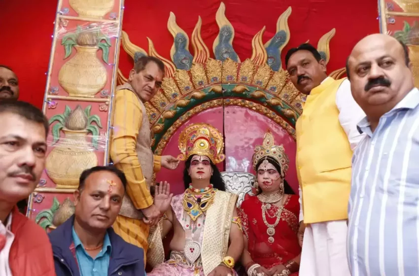  मंत्री डॉ. अग्रवाल ने ढोल नगाड़ों के बीच किया श्रीराम का राजतिलक