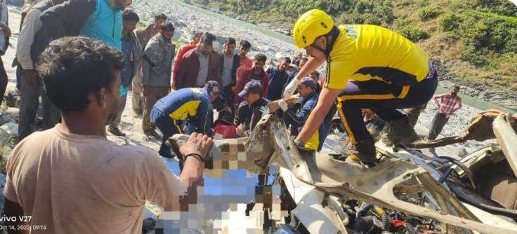  खाई में गिरा बोलेरो कैंपर वाहन, एसडीआरएफ ने तीन युवाओं के शव बरामद किए