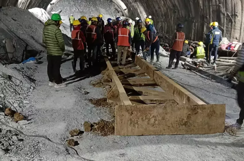  मुख्यमंत्री धामी सिलक्यारा में रेस्क्यू ऑपरेशन की पल-पल की ले रहे अपडेट