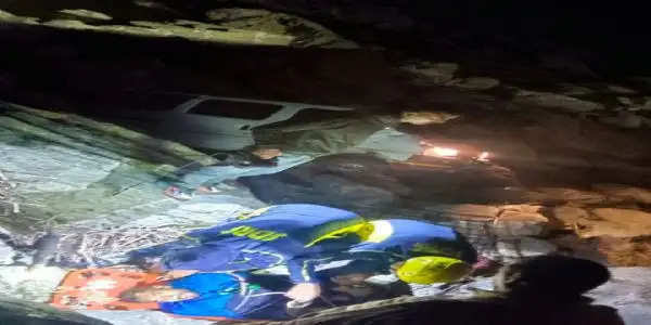  नैनीताल में जौरासी खैरना के पास खाई में गिरी बोलेरो, छह लोगों में से एक की मौत