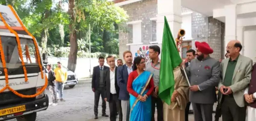  राज्यपाल ने विकसित भारत संकल्प यात्रा वैन को हरी झंडी दिखाकर किया रवाना