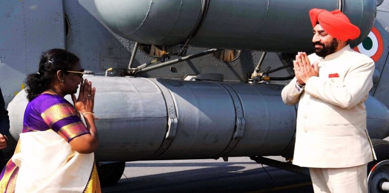  राष्ट्रपति द्रौपदी मुर्मू पहुंची देहरादून, बुधवार को जाएंगी बदरीनाथ धाम