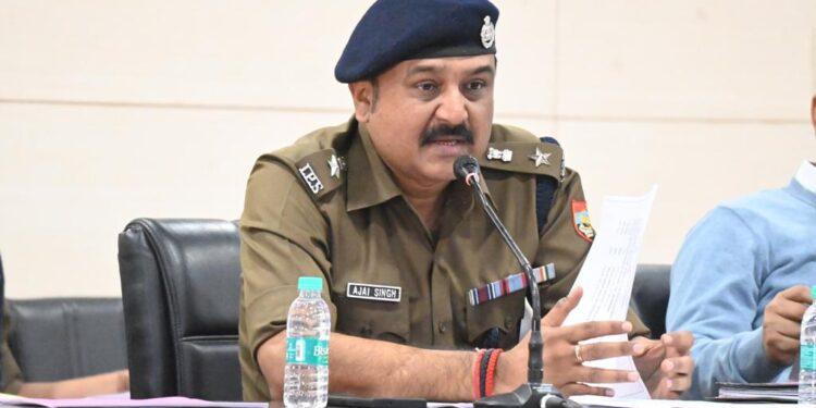  यातायात संचालन में लापरवाही पर 02 चौकी प्रभारी लाइन हाजिर