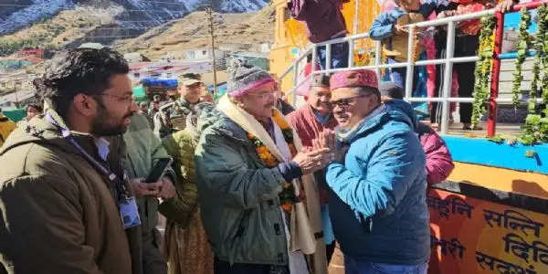  रक्षा राज्य मंत्री अजय और पूर्व सीएम डॉ.निशंक ने किए भगवान बद्रीविशाल और बाबा केदारनाथ के दर्शन