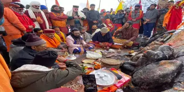  बर्फबारी के बीच भकुंट भैरवनाथ के कपाट हुए बंद