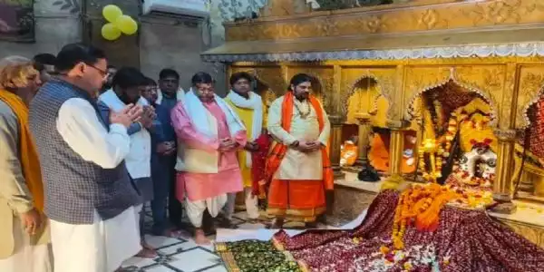  मुख्यमंत्री धामी ने बगलामुखी पीतांबरा मंदिर में की पूजा अर्चना