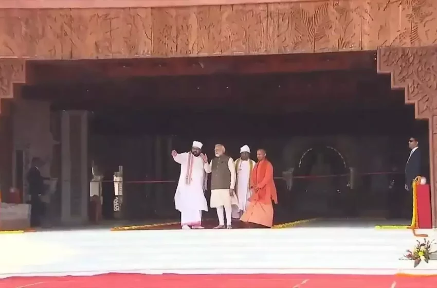  प्रधानमंत्री मोदी ने उमरहा में सात मंजिल स्वर्वेद महामंदिर धाम को किया लोकार्पित