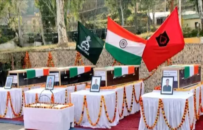  पुंछ में बलिदान हुए चार जवानों को राजौरी के सैन्य कैंप में दी गई अंतिम विदाई