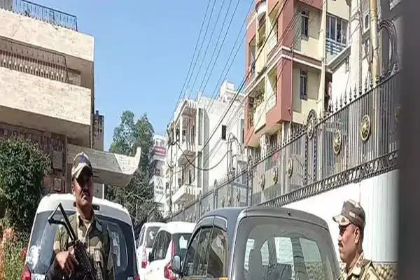  सांसद धीरज साहू के रांची आवास पर आईटी टीम की छापेमारी