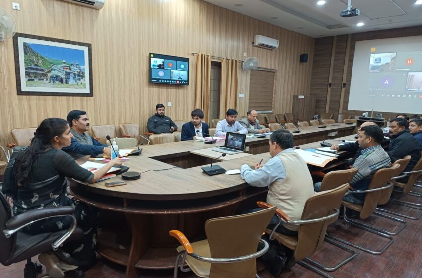  जिलाधिकारी/जिला निर्वाचन अधिकारी श्रीमती सोनिका की अध्यक्षता में नागर स्थानीय निकायों की निर्वाचक नामावलियों पुनरीक्षण कार्यक्रम के सम्बन्ध में बैठक आयोजित की