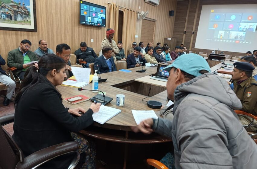  जिलाधिकारी श्रीमती सोनिका की अध्यक्षता में ऋषिपर्णा सभागार में जनसुनवाई का आयोजन किया